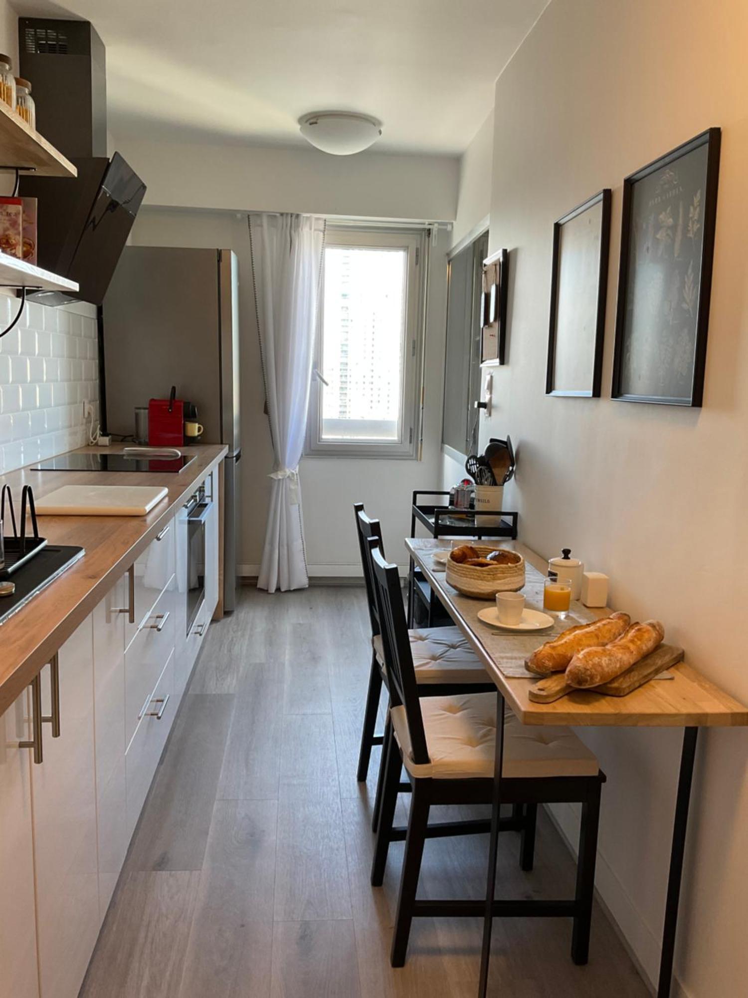 Apartment Chic Parisian Sacre Coeur Views *