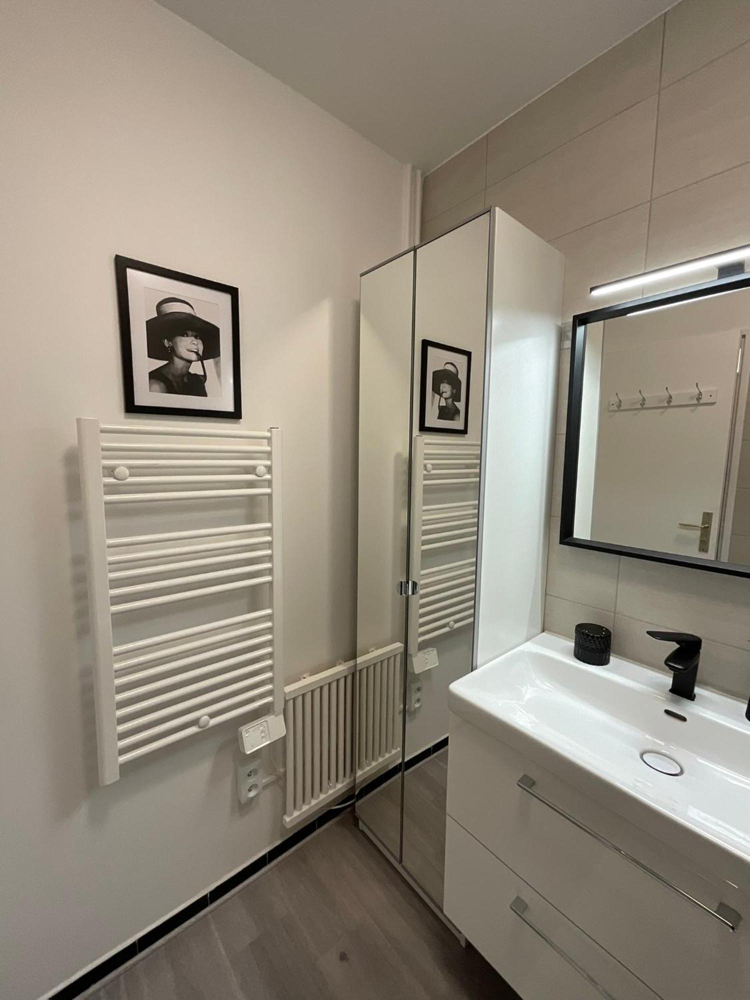 Apartment Chic Parisian Sacre Coeur Views