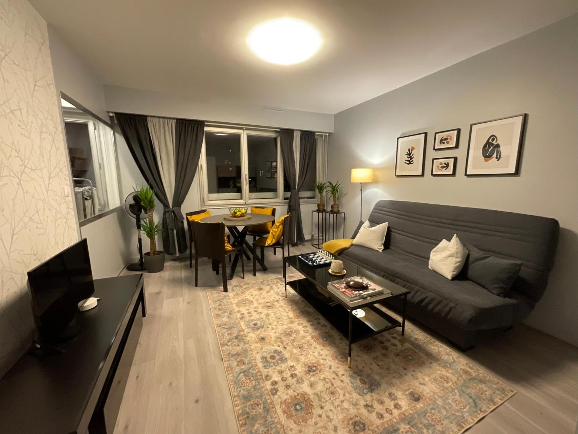 Apartment Chic Parisian Sacre Coeur Views *