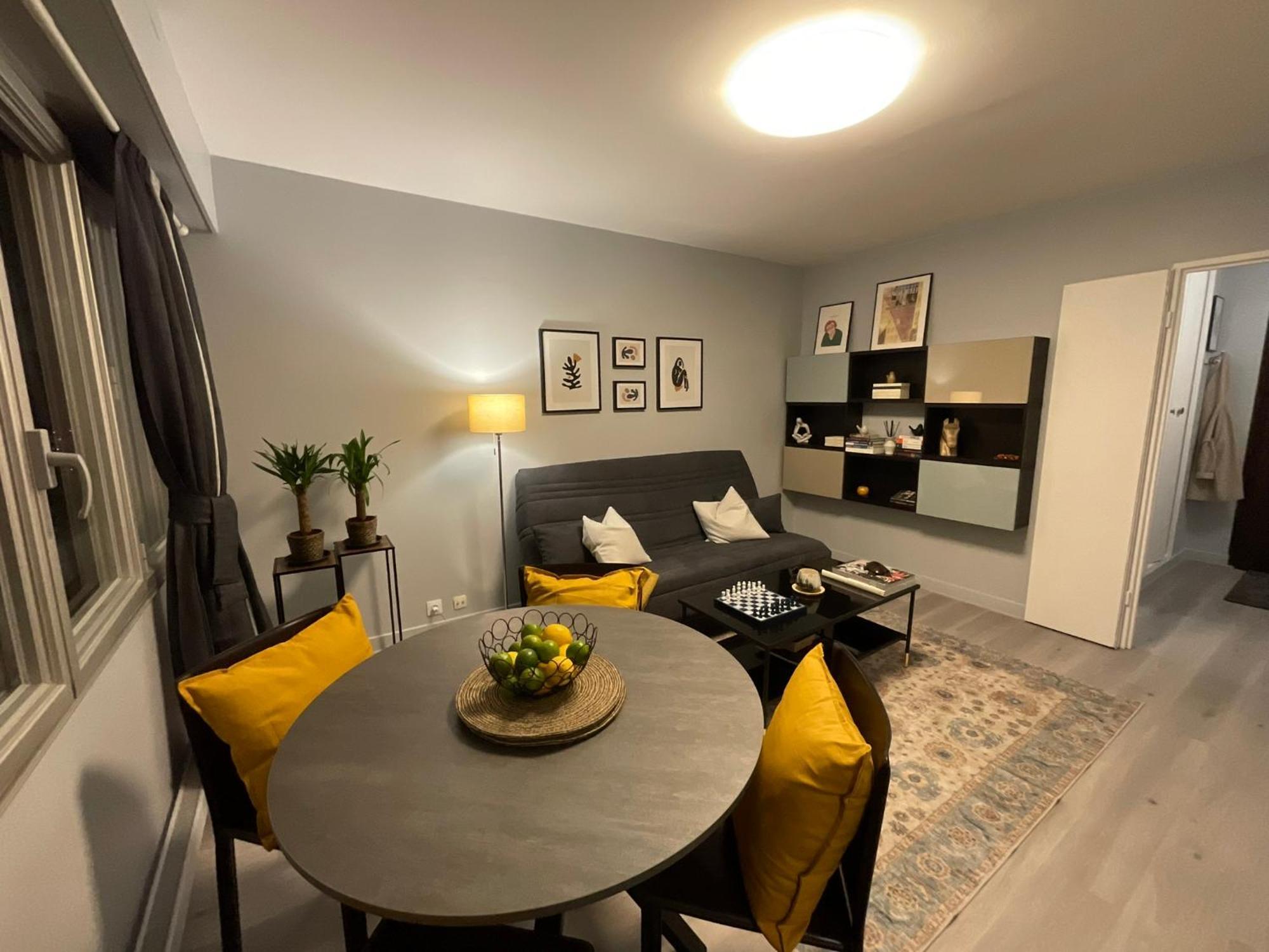 Chic Parisian Sacre Coeur Views Apartment *
